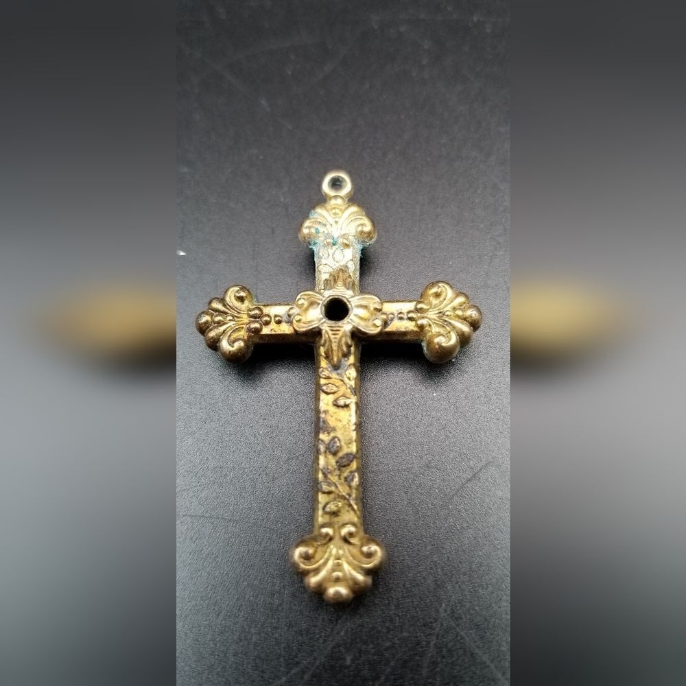 Antique catholic cathedral crucifix cross necklace pendant ornate. P105